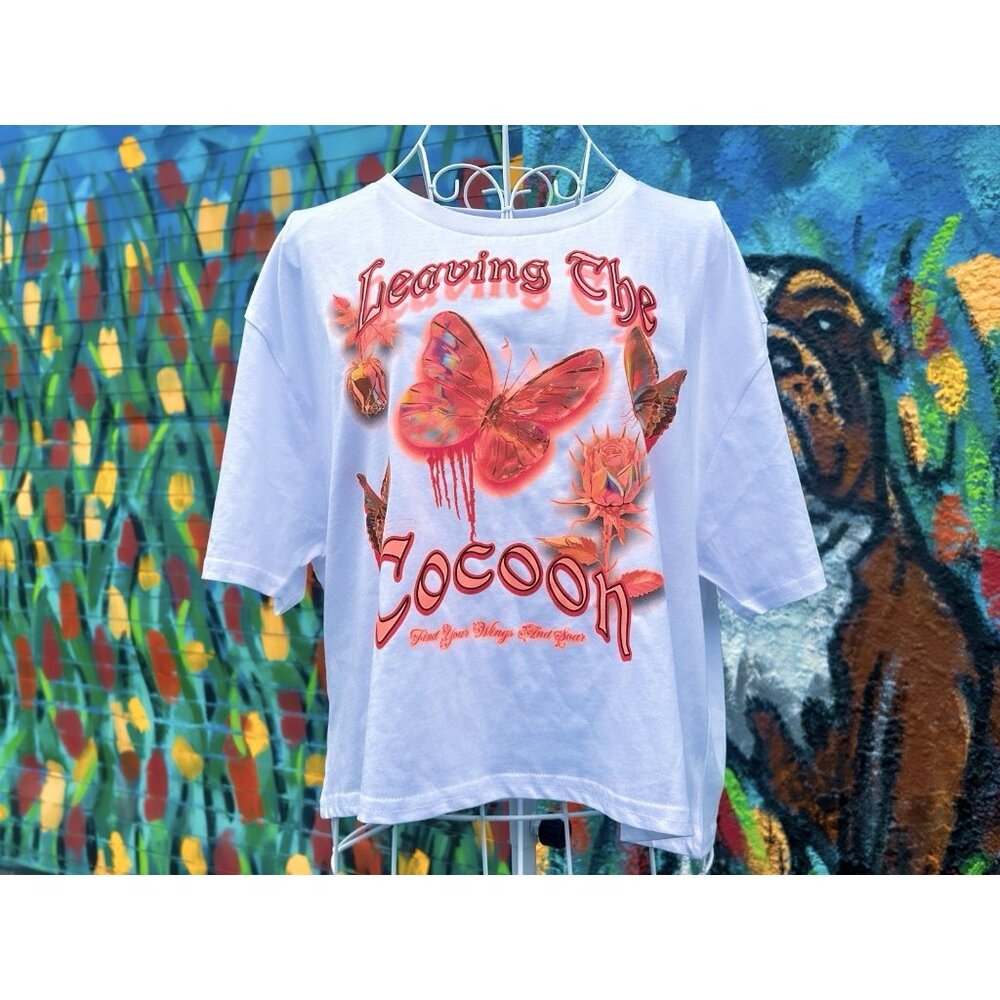 LEAVING The COCOON Crop T Shirt Size Large